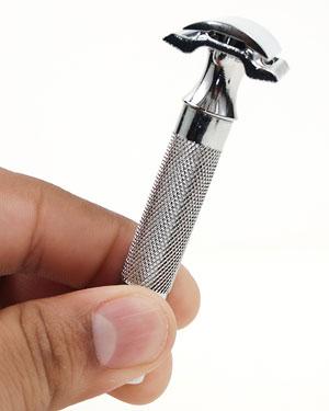 How to Hold a Safety Razor