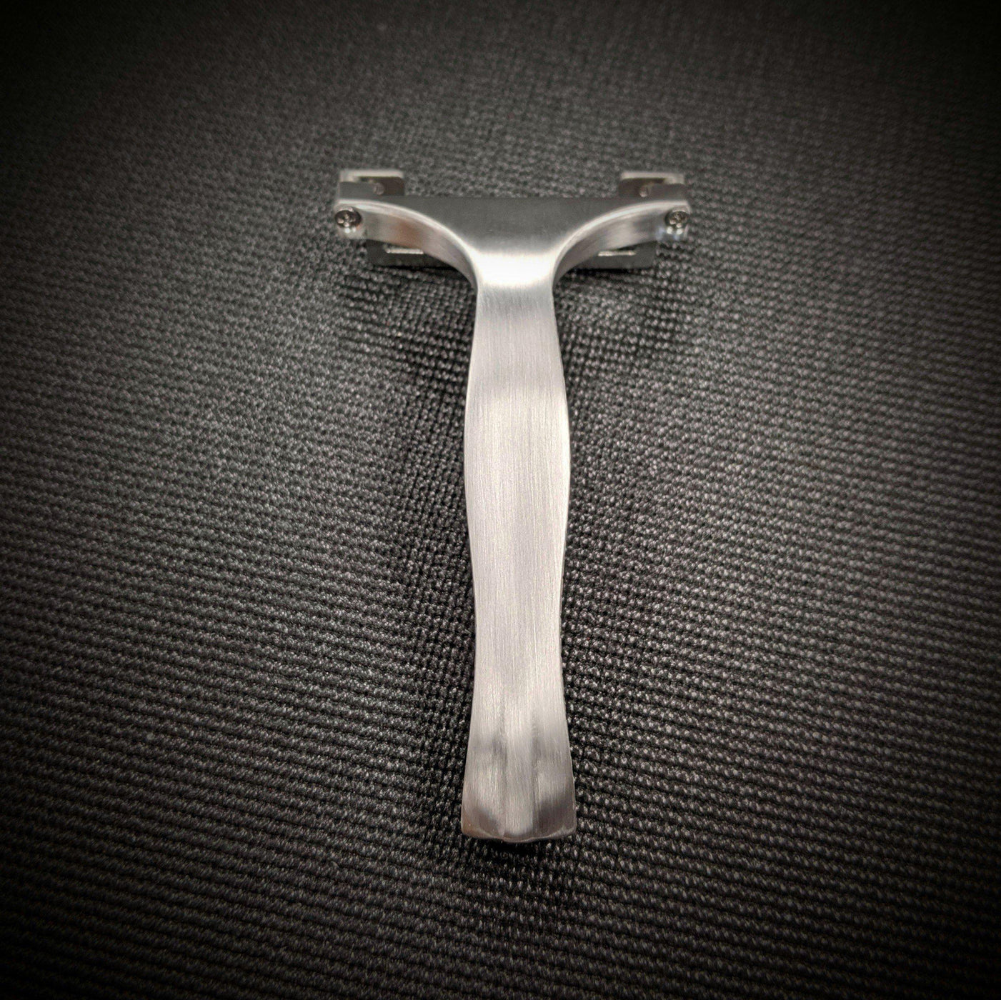 Click or scroll to zoom