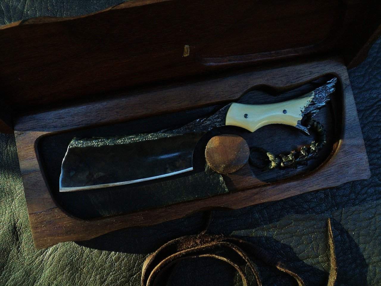 SOLD-Dylan Farnham #54, "The Python" 8/8 Kamisori Straight Razor, with custom storage box-