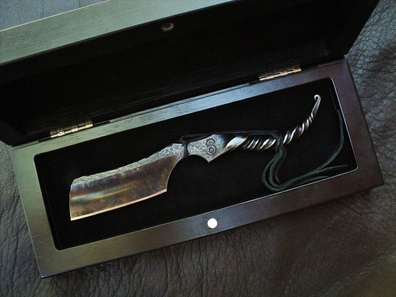 SOLD-Dylan Farnham #55,"Twist Forged" 8/8 Kamisori Straight Razor, with custom storage box-